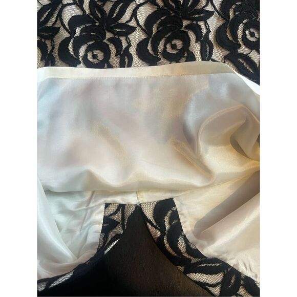 Ann Taylor floral lace skirt size - Picture 3 of 3